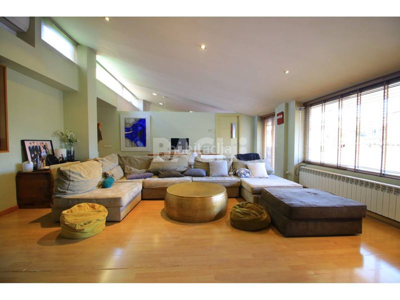 Foto b42945af-9d39-4eb6-94d4-61e6820ff14d. Àtic amb calefacció aparcament a Centre Vic