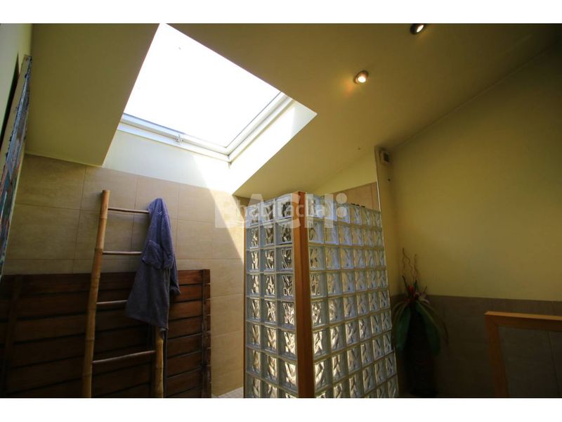 Foto b8b852bd-9a9d-4233-8b28-8f8fc4b3bf86. Àtic amb calefacció aparcament a Centre Vic