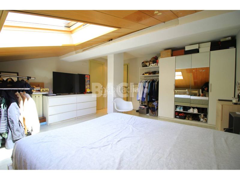 Foto be7cfccd-1a3b-42aa-843f-d82330b03a93. Àtic amb calefacció aparcament a Centre Vic