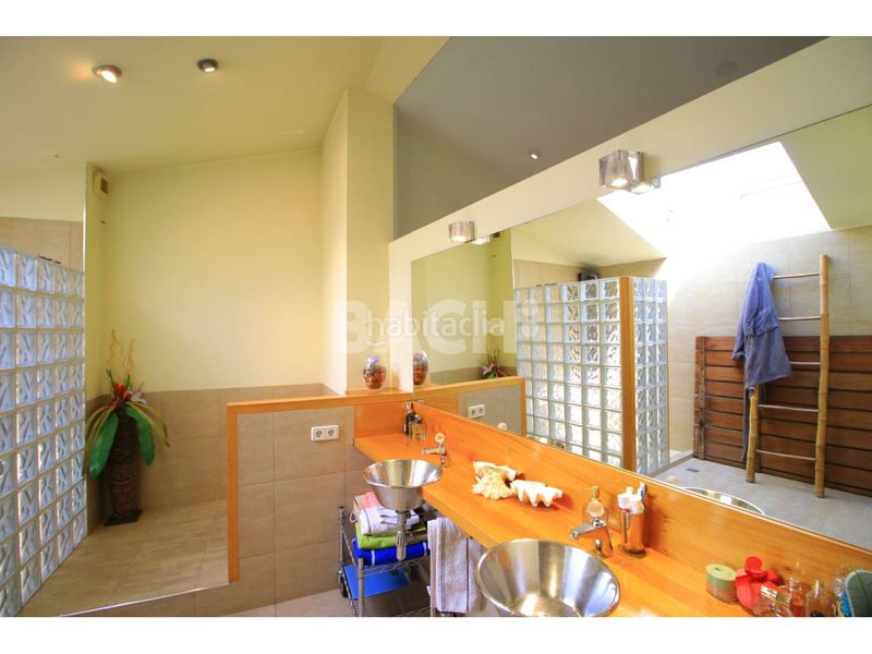 Foto e0dae1f6-6b31-40dc-b3d6-91c1ffc9f3c6. Àtic amb calefacció aparcament a Centre Vic