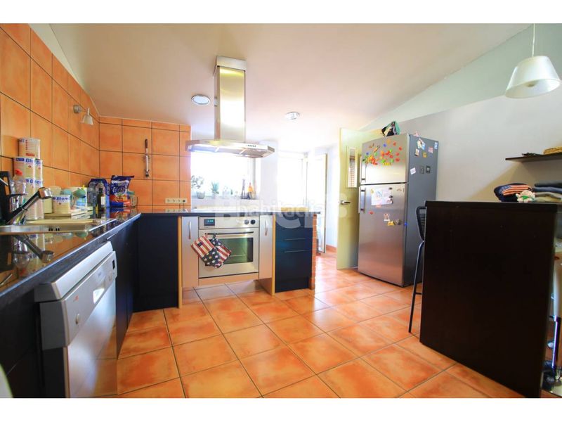 Foto e3c09c7e-40c9-45c8-8491-f187ffc3a252. Àtic amb calefacció aparcament a Centre Vic