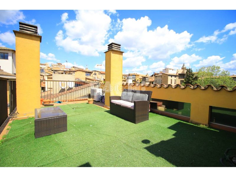 Foto ec7516fa-ec7e-4a5b-96db-6455b1cf6ab3. Àtic amb calefacció aparcament a Centre Vic