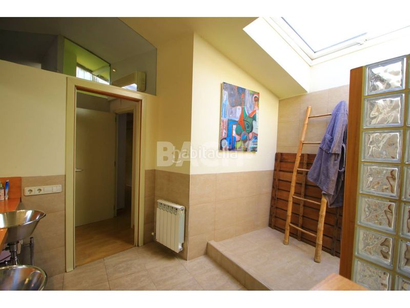 Foto ecd16e49-99a6-44be-b216-10506afc2529. Àtic amb calefacció aparcament a Centre Vic