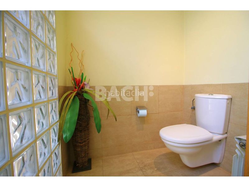 Foto f145c393-f61f-402a-87c0-b1142697d226. Àtic amb calefacció aparcament a Centre Vic