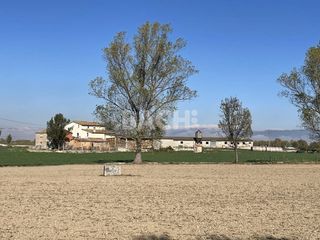 Masia a Santa Eug�nia de Berga. Finca r�stica con mas�a y explotaci�n agraria en funcionamiento