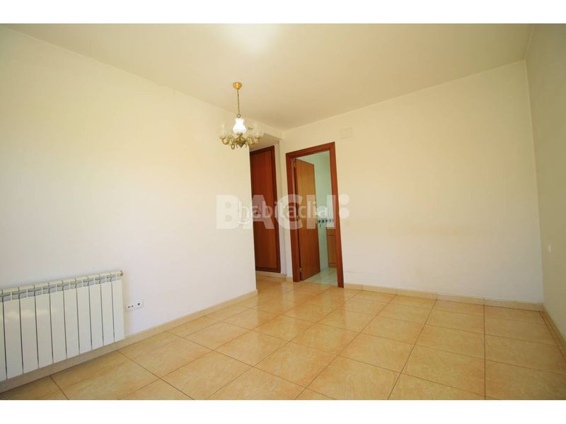 Foto 3d948181-7237-445e-b8b6-f484e3b933f2. Dúplex amb calefacció aparcament a Remei-La Guixa Vic