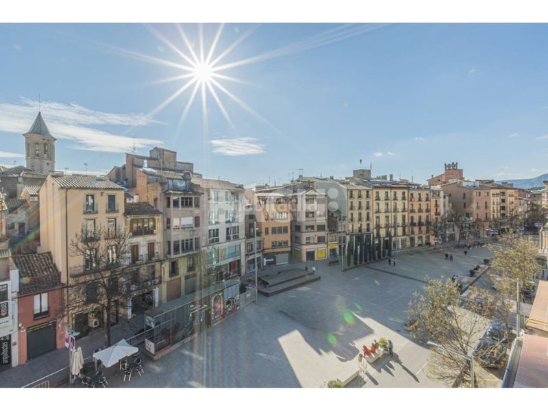 Foto 6b66ee47-3cb4-441d-ad38-db16df992a93. Dúplex a rambla passeig 39 a Centre Vic