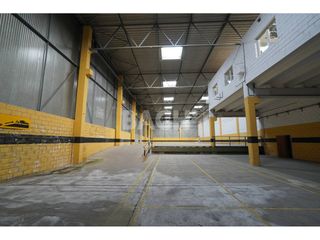 Location Bâtiment à usage industriel  Calle perot rocaguinarda. Almacén en alquiler con muelle de carga y 1.100 m