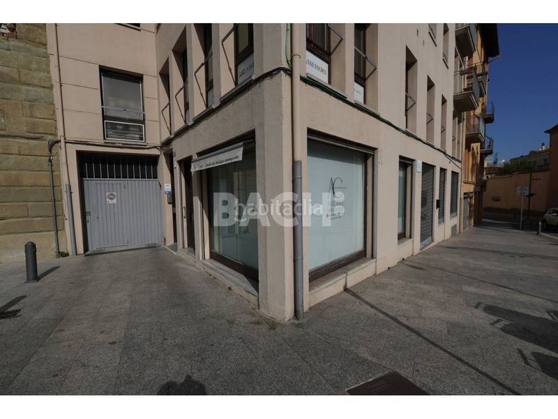 Foto 470cf4e7-42eb-4571-8c02-5206f9ad8836. Local comercial a Centre Vic