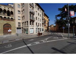 Local Comercial  Plaza santa teresa. En venta en el centro de vic