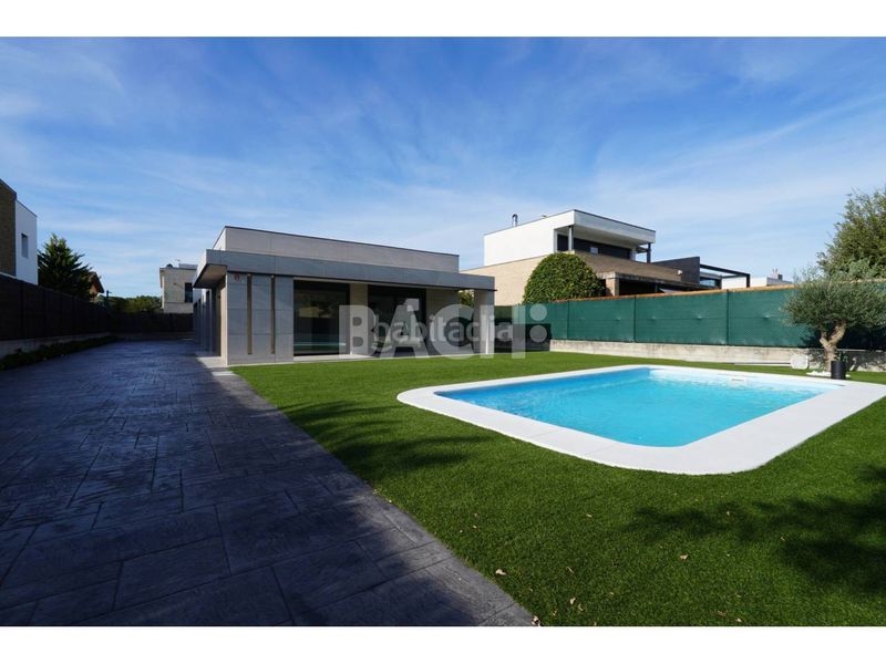 Foto 7732ebe4-bc35-40ca-b997-e42819bb58e5. Casa amb aparcament a Gurb