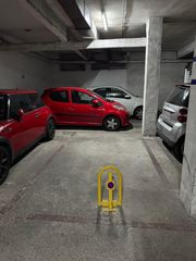 Aparcament cotxe a Sants. Garaje en calle gayarre
