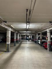 Aparcament cotxe  Carrer de leiva. Parking en hostafrancs