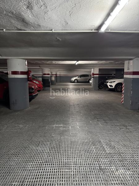 Foto b29e08e6-ad5c-4a05-be12-f68c44a5e34f. Parking voiture dans Sant Antoni Barcelona