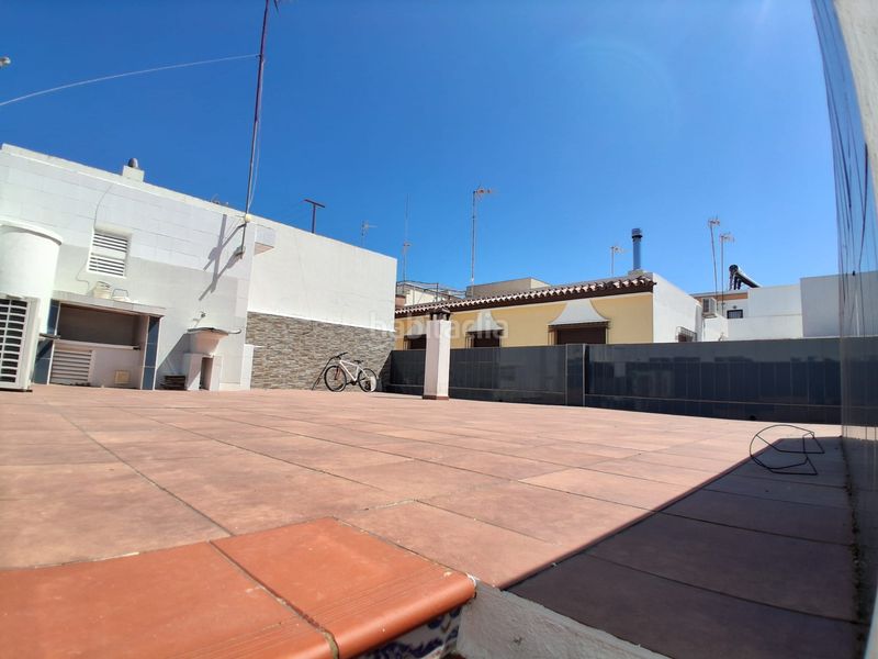 Foto 5f8d7307-61ff-448e-90d7-f10253b59250. Chalet in av/ madrid 120 in Centro Chipiona