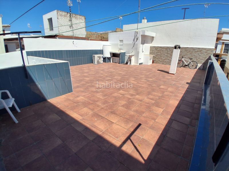 Foto ce5414eb-7ae3-4e33-8de4-d980151cb256. Chalet in av/ madrid 120 in Centro Chipiona