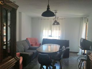 Rent Flat in Renfe - Bulevar 1ª y 2ª Fase. Piso de 4 habitaciones para estudiantes en boulevard