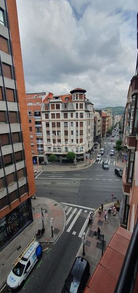 Foto d35e8125-8407-491f-9e46-6badf44c95a1. Pis amb calefacció aparcament a Alhóndiga Bilbao