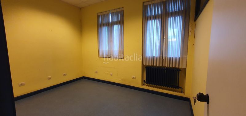 Foto c0afe86e-2746-48f5-bb48-2a9e44f2e136. Bureau avec chauffage dans Pozokoetxe Basauri