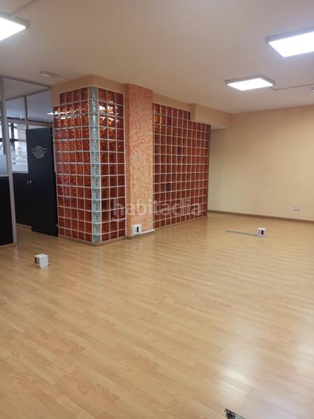 Foto 6c528ab2-8860-4f4f-8ec4-c56c52b67d96. Lloguer oficina a avinguda de la constitució 180 a Castelldefels