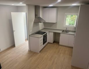 Location Maison  Carrer d'aiguafreda. Casa de dos plantas totalmente reformada a estrenar