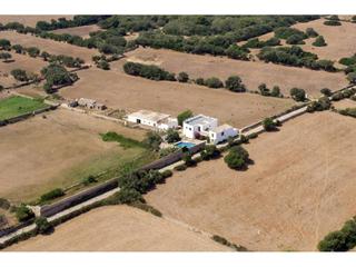 Propriété à Cala Blanca. Finca rústica situada cerca de la costa en ciudadela
