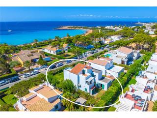 Chalet in Cala d´En Bosch-Serpentona. Chalet con licencia turística a sólo  30 m del mar en ciutadella