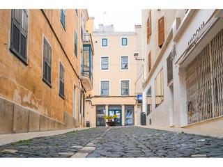 Casa en Centre Històric. Oportunidad única de inversión en el centro comercial de mahónme