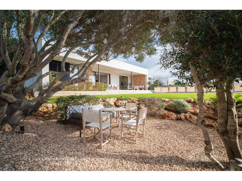 Foto de44b687-f151-42d9-834e-e5f6dbeffb13. Chalet exclusivo chalet de diseño vanguardista con vistas al mar en binidalí en Maó