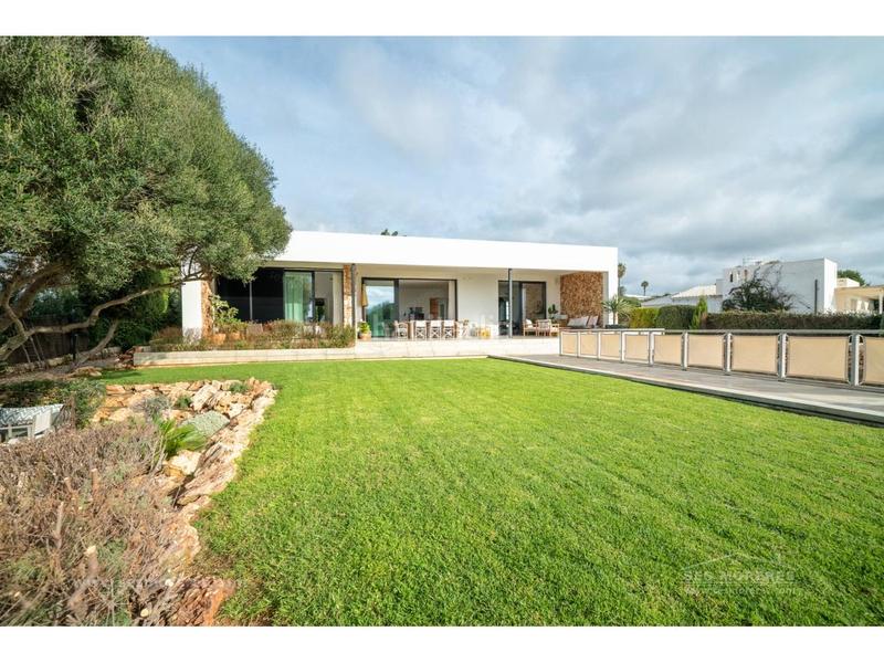 Foto e65cc05d-0b55-41a2-941b-bdaba5f4b722. Chalet exclusivo chalet de diseño vanguardista con vistas al mar en binidalí en Maó