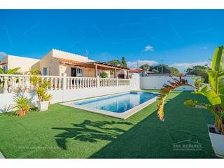 Chalet en Cala en Porter. Villa con licencia turística y vistas al mar en cala en porter