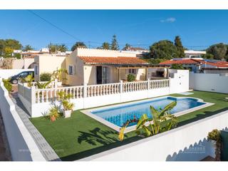 Xalet a Cala en Porter. Villa con licencia turística y vistas al mar en cala en porter