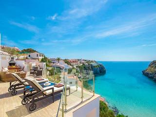 Xalet a Cala en Porter. Chalet en el acantilado con vistas a la cala y playa en cala en