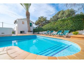 Xalet a S´Algar-Alcalfar. Encantadora casa menorquina con piscina a pasos del mar en alcau