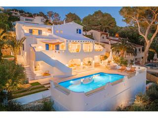 Chalet à Son Bou-Sant Jaume. Villa de diseño frente a la playa con licencia turística
