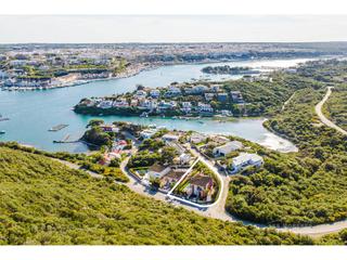Xalet a Cala Llonga-Sa Mesquida. Elegante chalet a pocos pasos del mar en cala ratolí, puerto de