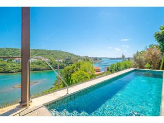 Xalet a Cala Llonga-Sa Mesquida. Chalet con vistas en primera línea y acceso directo a la cala