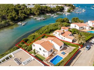 Chalet à Port d´Addaia. Primera línea de mar y licencia turística en cala moli, port add