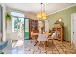 Maison à Avinguda Menorca-Sínia Costabella. Casa con patio y jardín en el centro de mahón