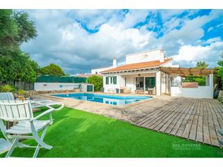 Chalet in Cap d´en Font-Binissafúller. Chalet con piscina situado a solo 5 minutos andando del mar
