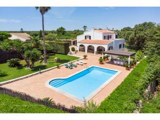 Masia a Llucmaçanes. Casa de campo con auténtico estilo menorquín en llucmaçanes