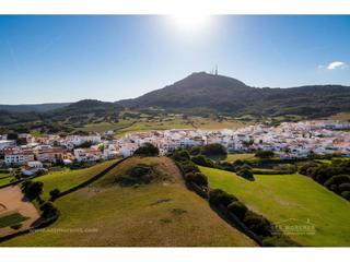 Solar industrial a Es Mercadal Poble. Parcela edificable con vistas al campo y al monte toro en es mer