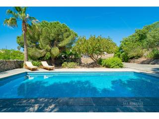 Casa a Llucmaçanes. Casa de pueblo con anexo para invitados y piscina en llucmaçanes