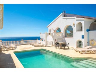 Xalet a Cala en Porter. Impresionante chalet con vistas panorámicas al mar y licencia tu
