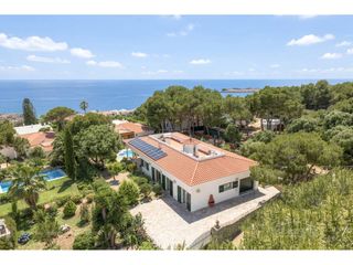 Xalet a Binibèquer. Villa con licencia turística y vistas al mar en binibeca