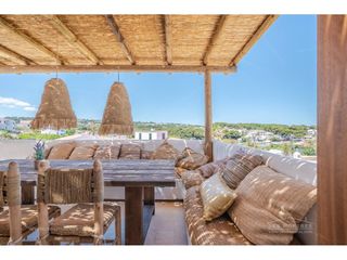 Xalet a Port d´Addaia. Chalet reformado de diseño con piscina y vistas al mar