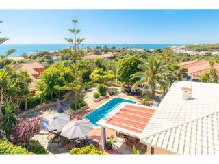 Chalet in Biniancolla-Punta Prima. Villa reformada con licencia turística y vistas al mar en son re