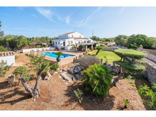 Country house in Sant Lluís-S´Ullestrar-Torret. Casa de campo con vistas al mar