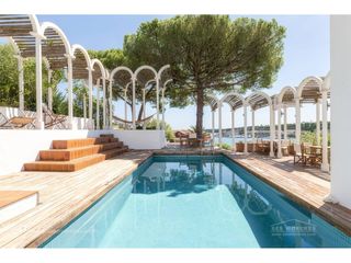 Xalet a Cala Llonga-Sa Mesquida. Casa de diseño con vistas al mar en cala rata