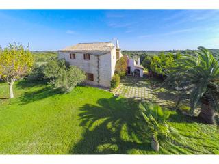 Propriété à Cala Blanca. Finca rústica con casa histórica en ciudadela